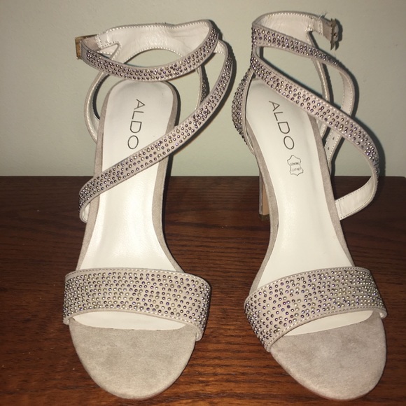 Shoes - NEVER WORN size 7 Aldo tan heels